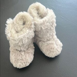 Cream Plush Indoor Slippers for Cozy Comfort